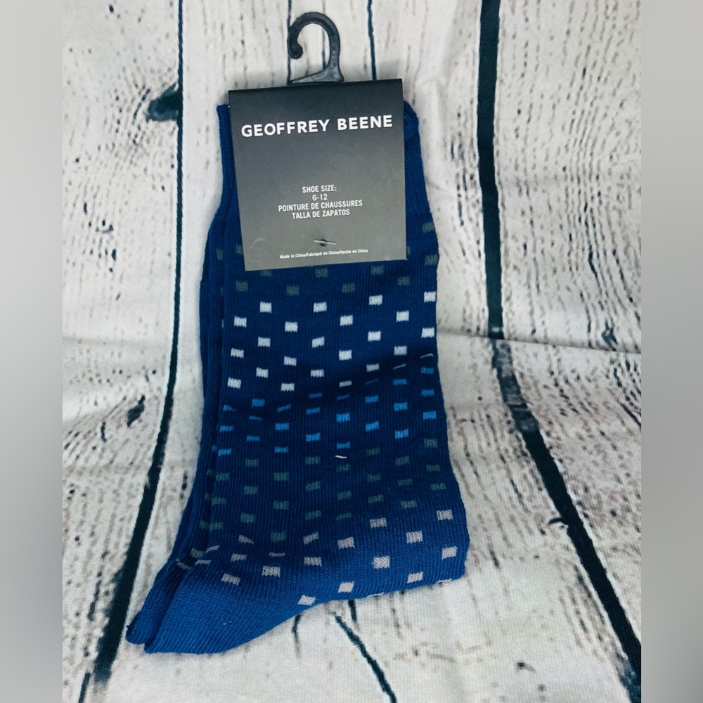 NEW-NWT-Geoffrey Beene Socks